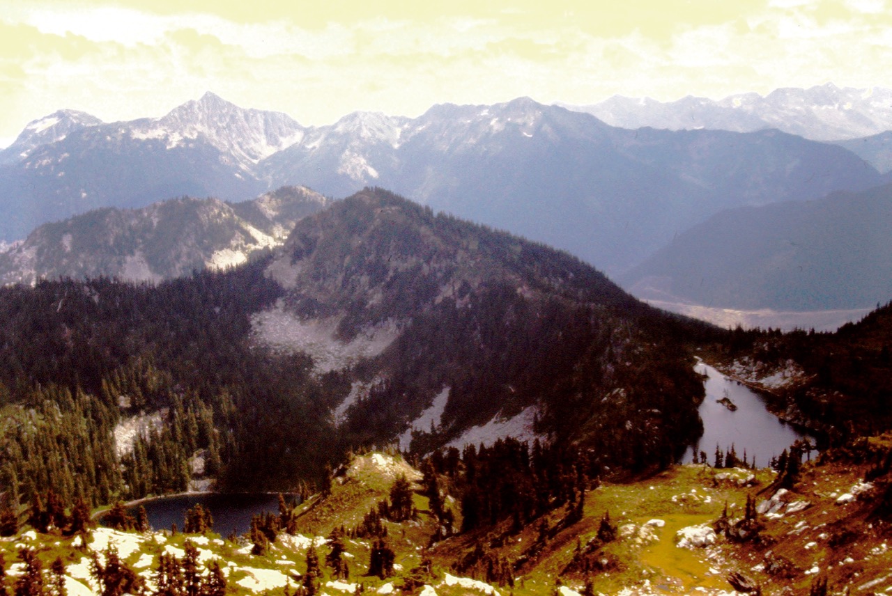 Theseus & Minotaur Lakes sit in green heather bowls below Labyrinth Mtn in the Henry M Jackson Wilderness