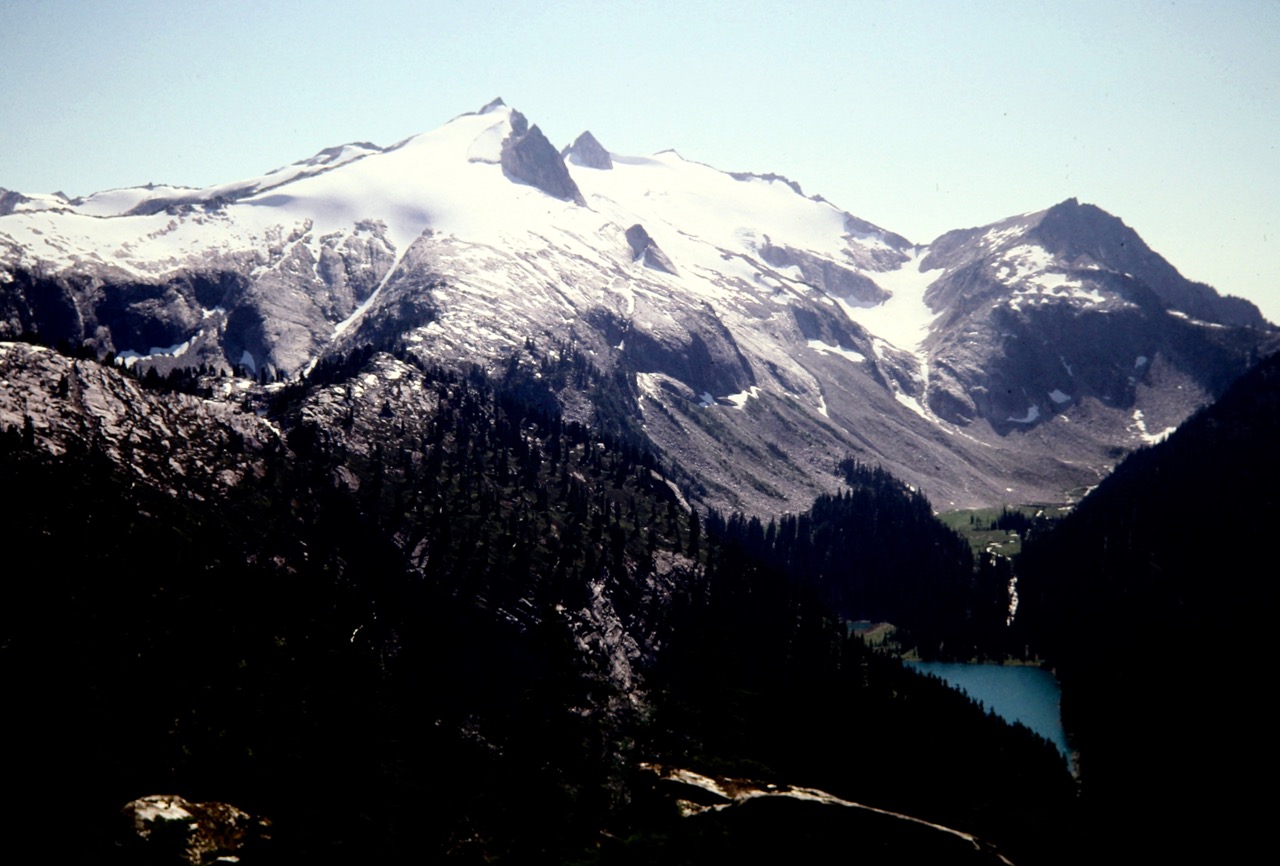 Glaciated Snowking Mountain stands across the Found Creek valley from Kindy Ridge