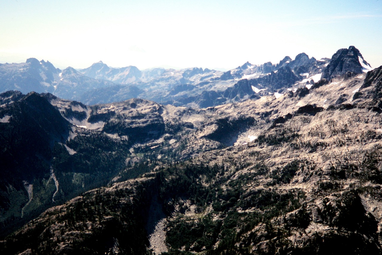 distant mountain views to the south of the summit of Bears Breast Mountain in the Alpine Lakes WIlderness