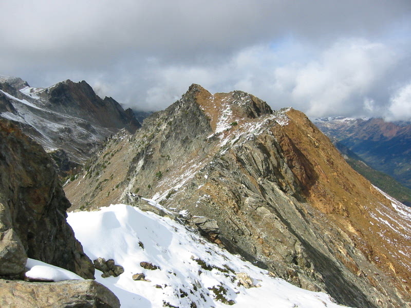 A snowy, rocky ridge extends out to Little Giant Peak in the Chiwawa Mountains