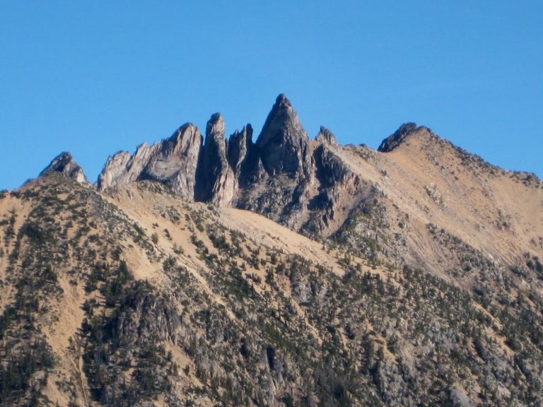 Big Methow Needle and other sharp granite needles jut into a blue sky