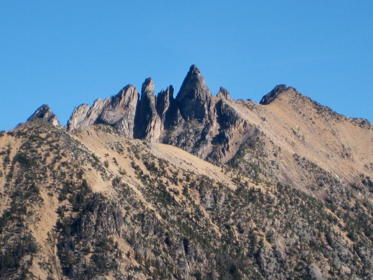 Big Methow Needle and other sharp granite needles jut into a blue sky