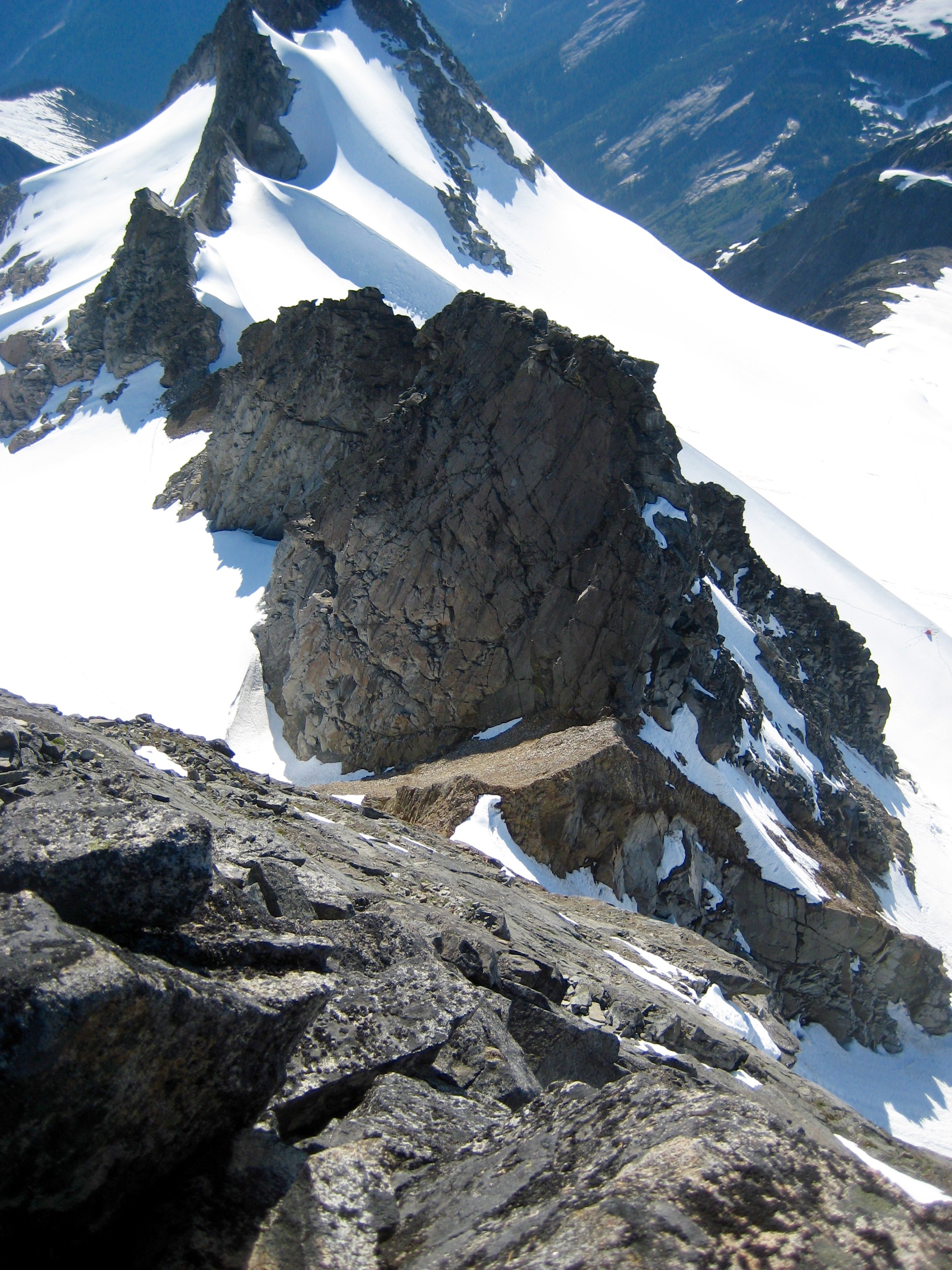 Looking down the eroded dike and steep lose rock on West Challenger Peak with the Mt Challenger West Ridge
