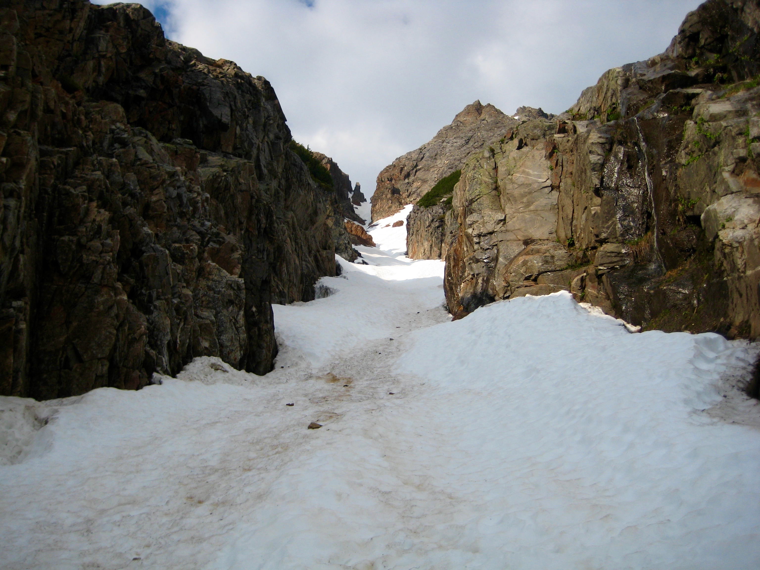 look up the upper snow gully in Goodell Cirque