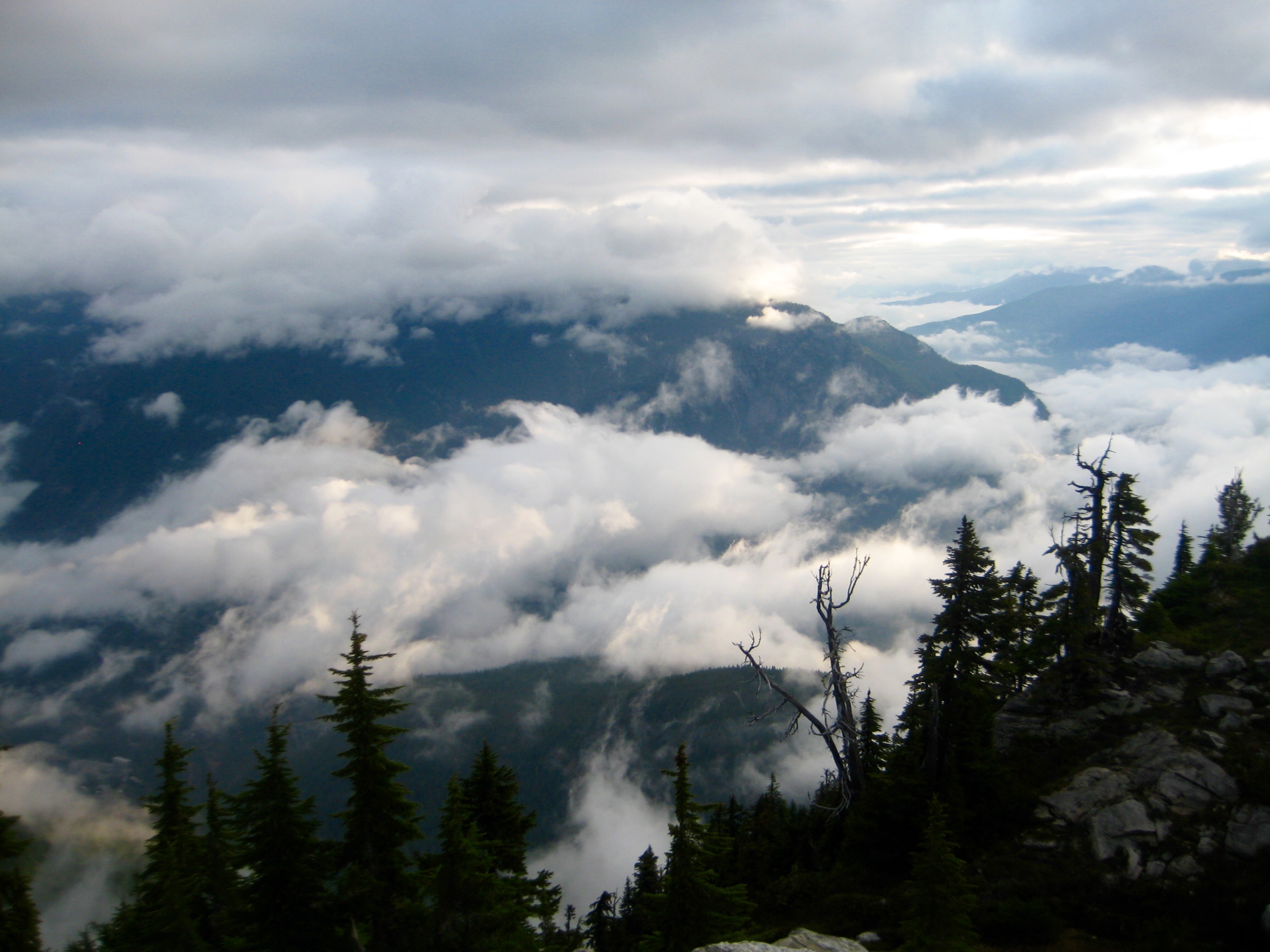 morning fog on the Isolation Traverse in the North Cascades